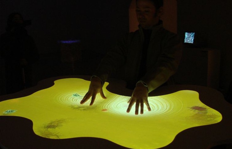 沉浸式投影感應(yīng)互動